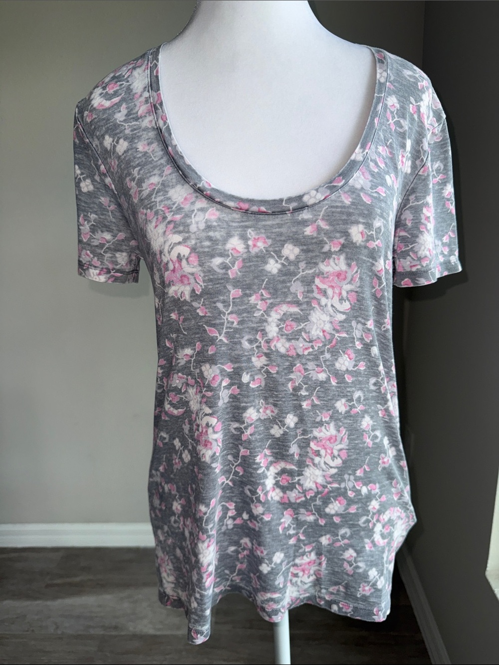 Lucky Brand women’s scoop neck short sleeve teeshirt